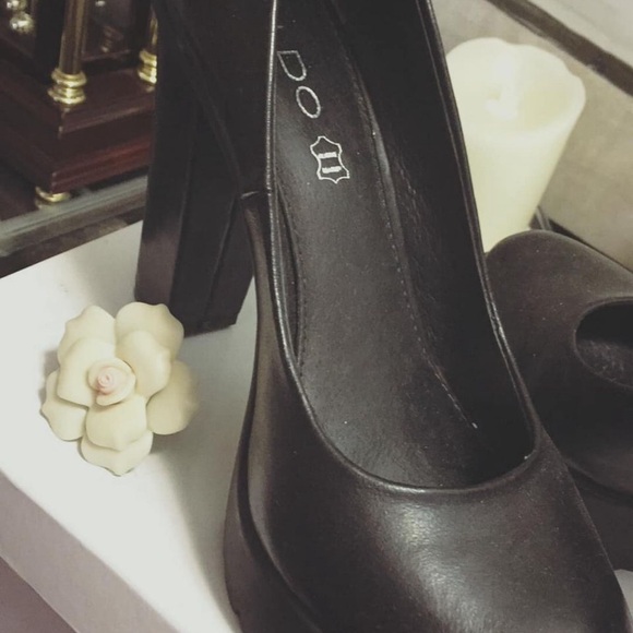 Beautiful. Pumps. Elegant very classy - Picture 2 of 4